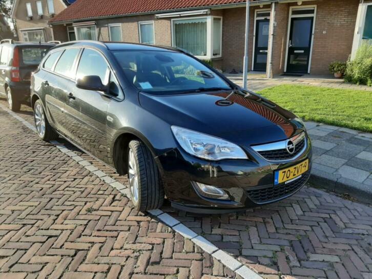 Opel Astra 1.4 Turbo 88KW Sports Tourer 2013 Zwart