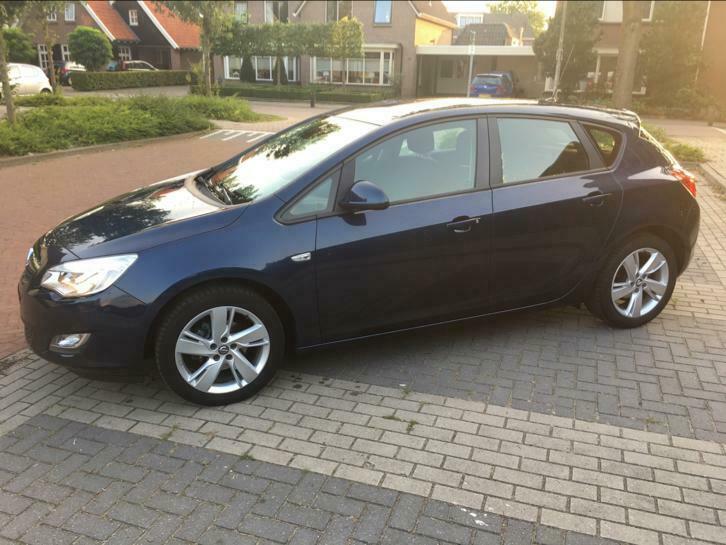 Opel Astra 1.4 Turbo Ecotec 103KW 5-D dec 2010 Blauw metalic