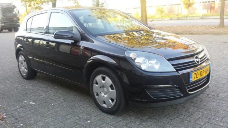 Opel Astra 1.6 16V 5D 2005 Zwart vectra corsa golf 5 zuinig