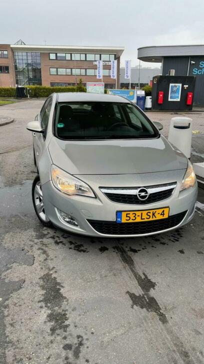 Opel Astra 1.6 16V 5D 2010 Beige