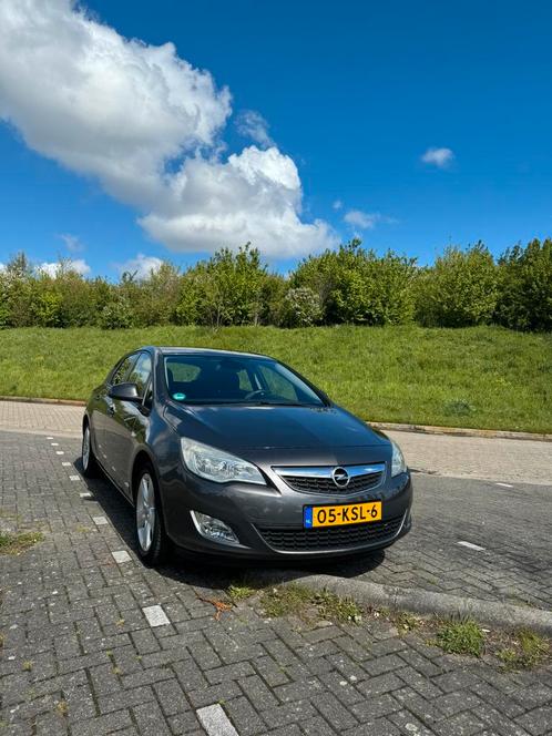 Opel Astra 1.6 16V 5D 2010 Grijs