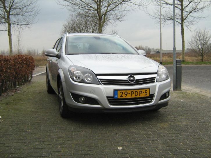 Opel Astra 1.6 16V 85KW St.wgn. 2011 Grijsmet 111edition