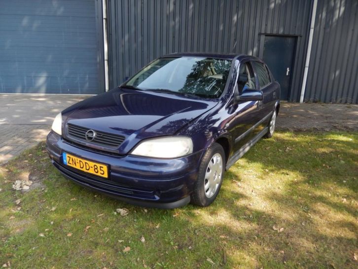 Opel Astra 1.6-16V Club 