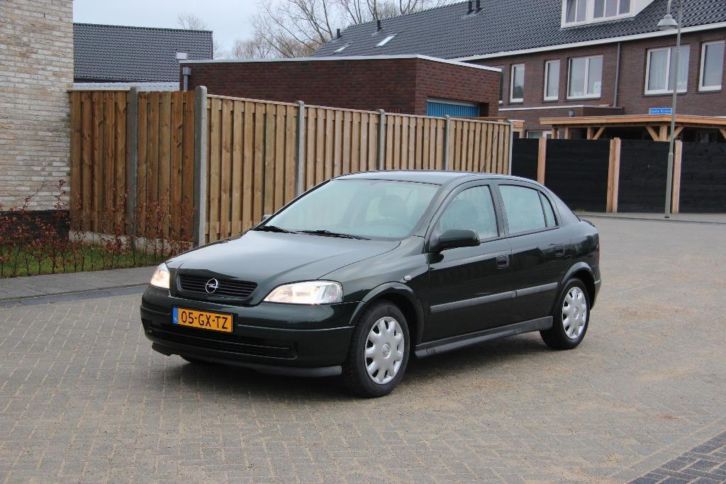 Opel Astra 1.6 8V 5D 2001 Groen