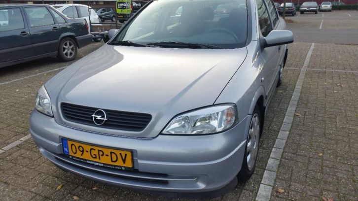 Opel Astra 1.6 8V 5D AUT 2001 Grijs