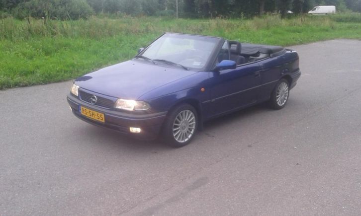 Opel Astra 1.6 Cabrio 1997 Blauw Met de goede motor de 8v 