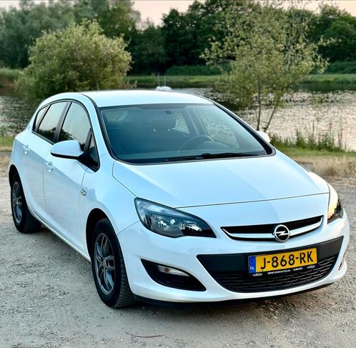 Opel Astra 1.6 Ecotec 85KW 5D 2015 Wit