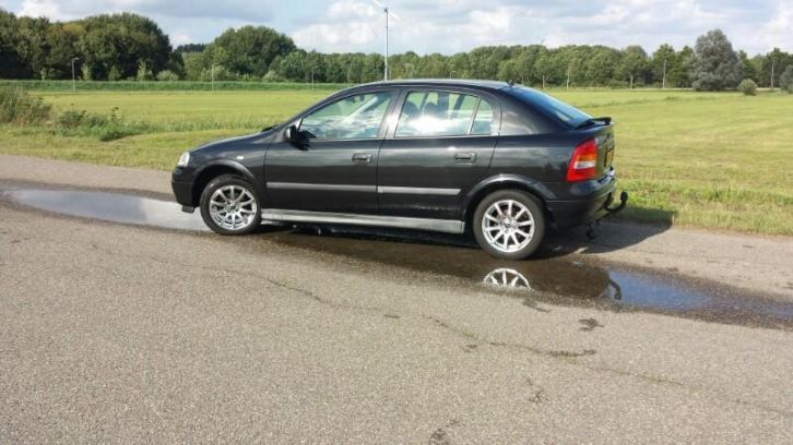 Opel Astra 1.6 I 16V 2000 Zwart