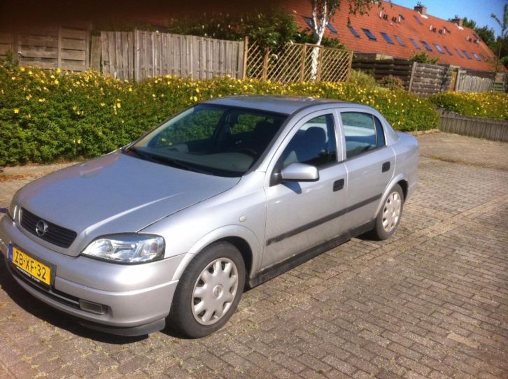 Opel Astra 1.6 I 16V SDN 1999 Grijs