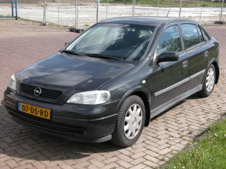 Opel Astra 1.6 I 1999 Zwart met nieuwe APK 5-deurs