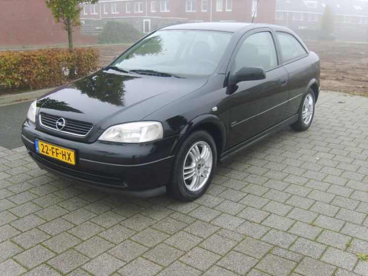 Opel Astra 1.6 I 2000 Zwart. apk 08-09-2015