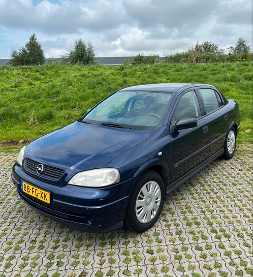 Opel Astra 1.6 I SDN 2000 Blauw