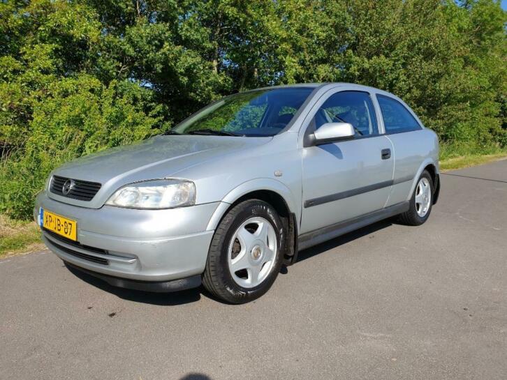 Opel Astra 1.6 I Sportive , lm velgen