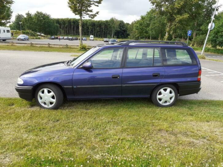 Opel Astra 1.6 I St.wgn. 1997 Blauw