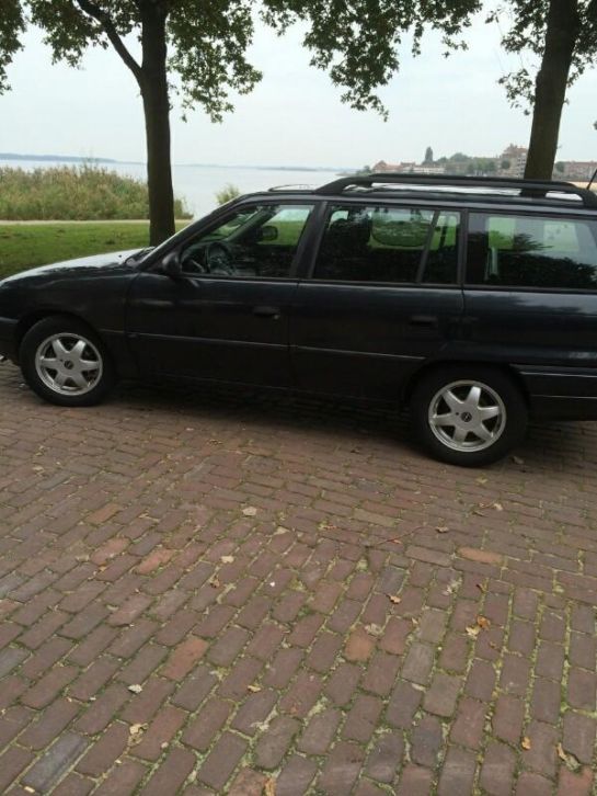 Opel Astra 1.6 I St.wgn. Sport 16V 1997 Zwart