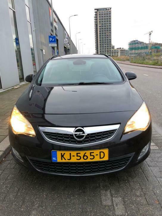Opel Astra 1.7 Cdti 92KW Sports Tourer 2011 Zwart