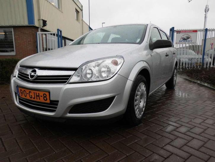 Opel Astra 1.7 CDTi Essentia  AIRCO  NAP