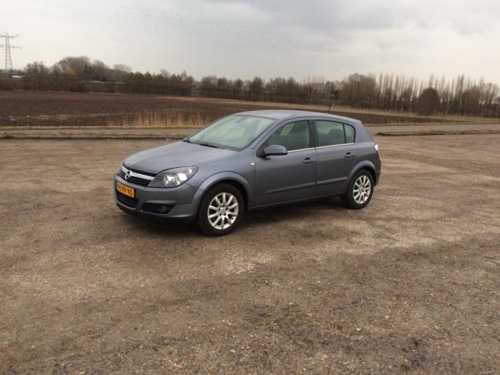 Opel Astra 1.8 16V 5D 2005 Grijs, Navi. PDC. Leer.