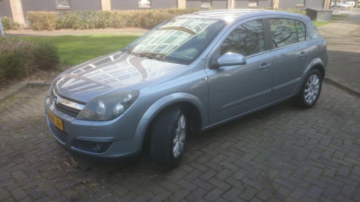 Opel Astra 1.8 16V 5D AUT 2005 Grijs