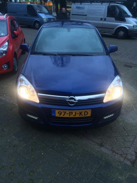 Opel Astra 1.8 16V 5D AUT Blauw