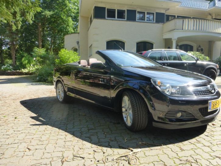 Opel Astra 1.8 16V Cabrio Zwart Full Option bruinLeder clima