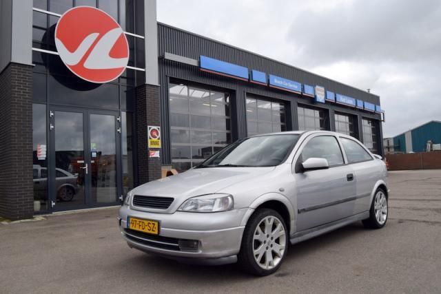 Opel Astra 1.8-16V Sport