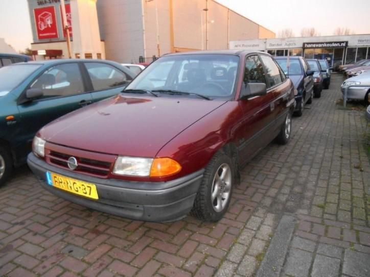 Opel Astra 1.8 gls apk tot 17-4-2015 4drs (bj 1992)