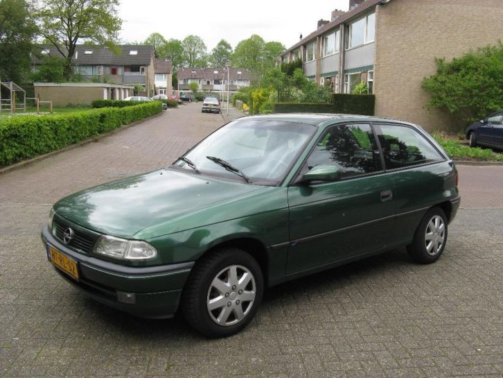 Opel Astra 1.8 I Tailgate 16V AUT 1997 161.000 km 14mnd APK 