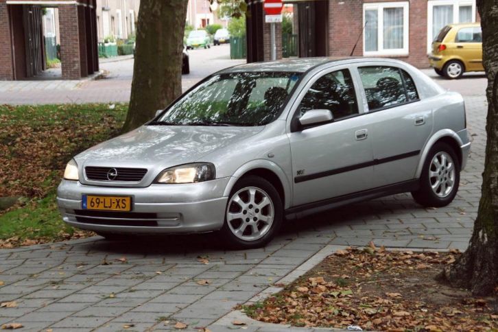 Opel Astra 2.0 DTI 5D AUT 2003 Grijs