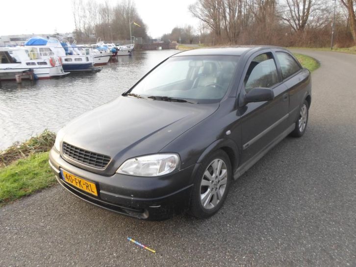 Opel Astra 2.0 I 16V BJ2000 Zwart SPORT Met vele extra039s 