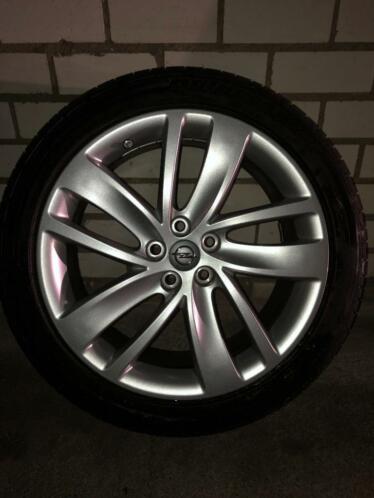 Opel astra sports tourer velgen set 18 inch  banden