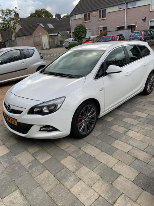 Opel Astra  Turbo  Sports Tourer 2012 Wit full options