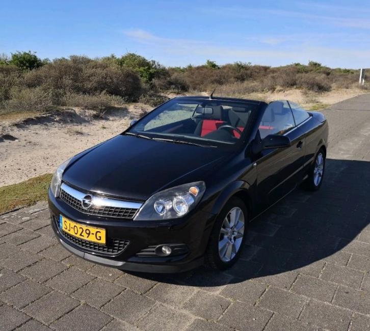 Opel Astra Twintop 1.6 zuinig ,nieuwe apk carbiolet.