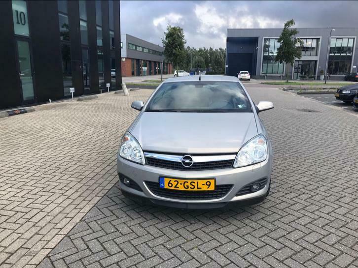 Opel Astra Twintop 1.8-16V 140pk 2008 Grijs