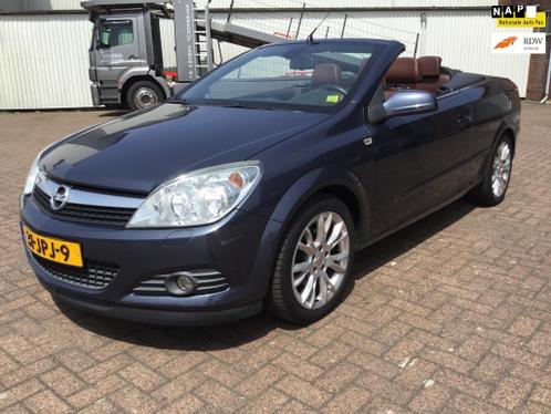 Opel Astra TwinTop 1.8 Cosmo - NL Auto - Leer - Clima
