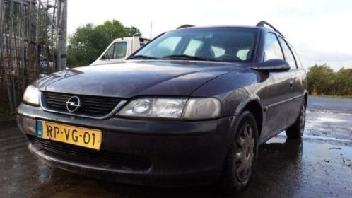 Opel B Vectra Estatecaravan van 1997 (1.8) VOOR ONDERDELEN 