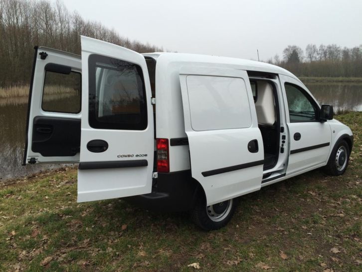 Opel Combo 1.3 Diesel in Nieuwstaat met Airco BJ 2010 