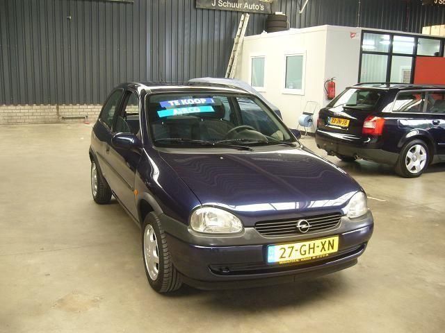 Opel Corsa 1.2 16V 3 DEURS ONYX SPORT  AIRCO (bj 2000)