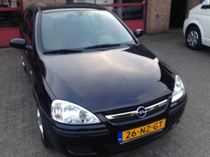 Opel Corsa 1.2 16V 3D 2004 Zwart AIRCO