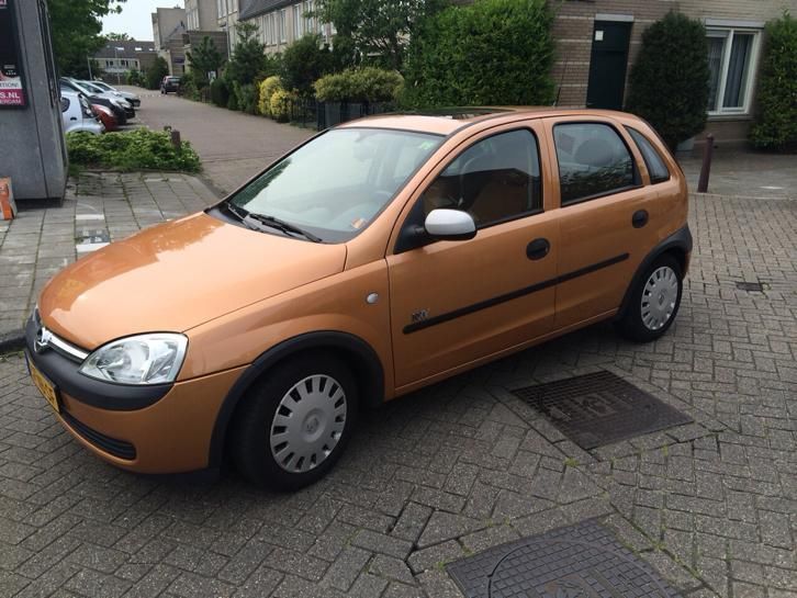 Opel Corsa 1.2 16V 5D 2003 Geel