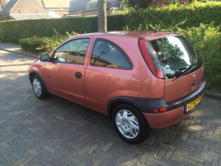 Opel Corsa 1.2 16V comfort 2002 Rood, apk 16-01-2016
