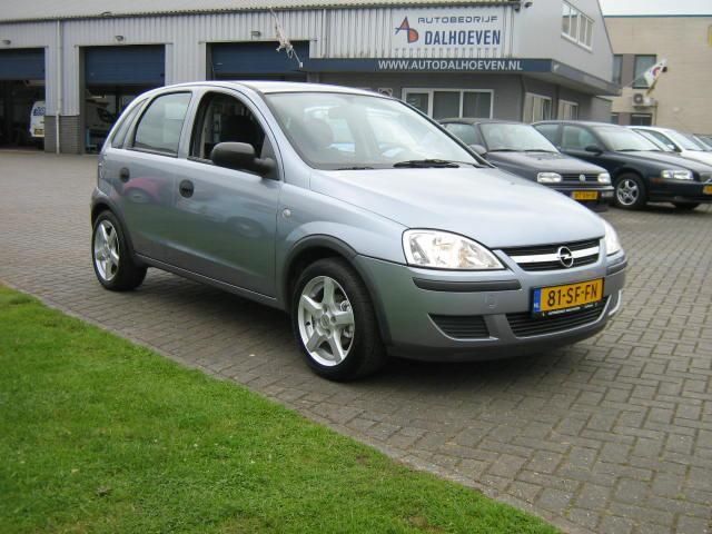 Opel Corsa 1.2-16V Essentia 5-deurs