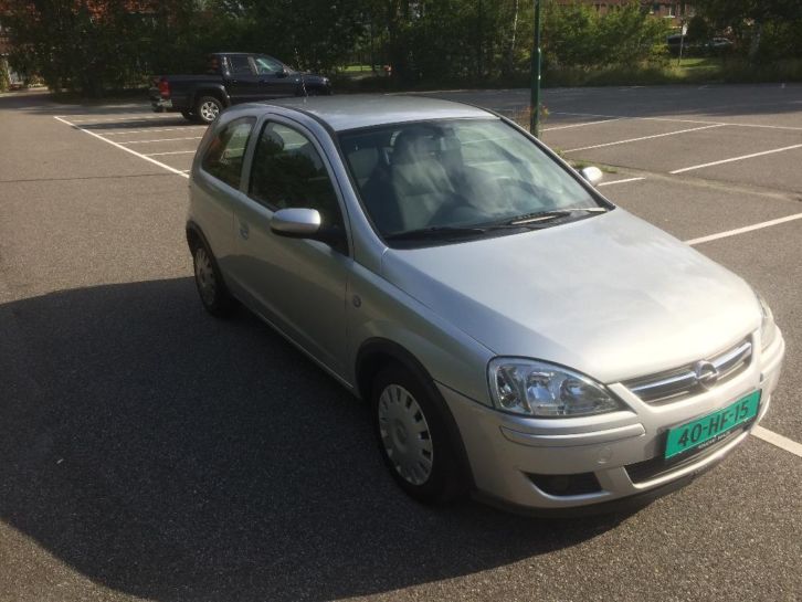 Opel Corsa 1.2 Bj 2004 1 eigenaar rookvrij apk25-2-2016 