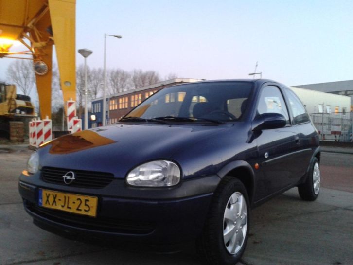 Opel Corsa 1.2 I 16V 3D 1999 Blauw