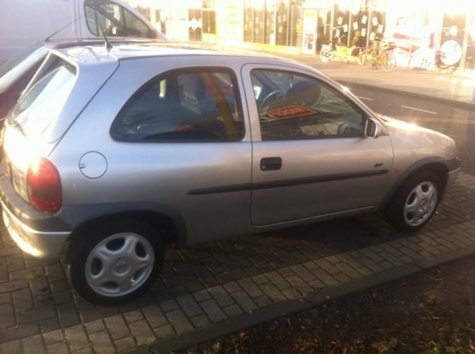 Opel Corsa 1.2 I 16V 3D 2000 Grijs