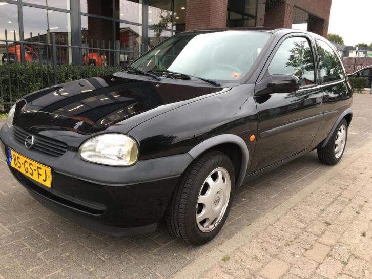 Opel Corsa 1.2 I 16V 3D 2001 Zwart  APK tot mei 2017