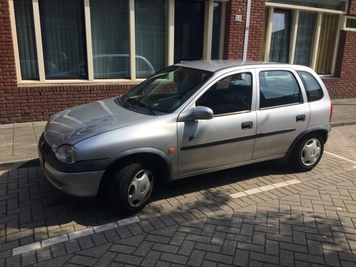 Opel Corsa 1.2 I 16V 5DEUR AUTOMAAT  2000  ZEER NETJES 