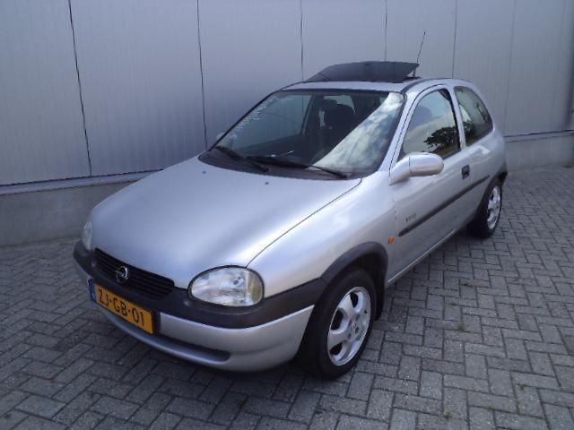 Opel Corsa 1.2i-16V Sport Cool SUPER MOOIE NETTE AUTO