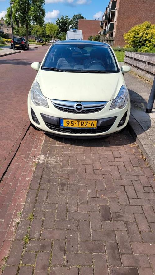 Opel Corsa 1.4 16V 3D 2012 Groen. MOET WEG