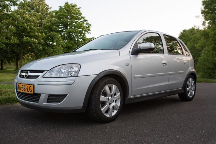 Opel Corsa 1.4-16V 5D 2005 Grijs Silverline (90 pk)